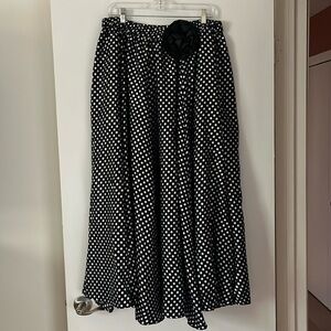 NWT Black & White polka dot print full skirt with rose waist detail.